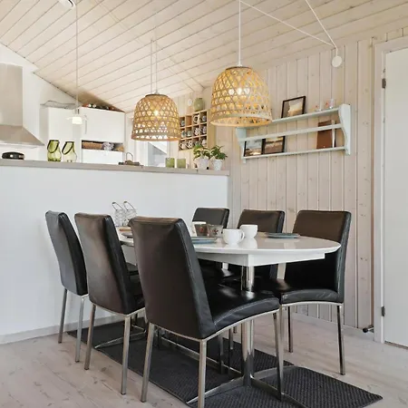 Amazing In With Kitchen بيت للعطل Vestervig