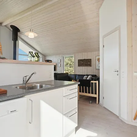 Amazing In With Kitchen بيت للعطل Vestervig