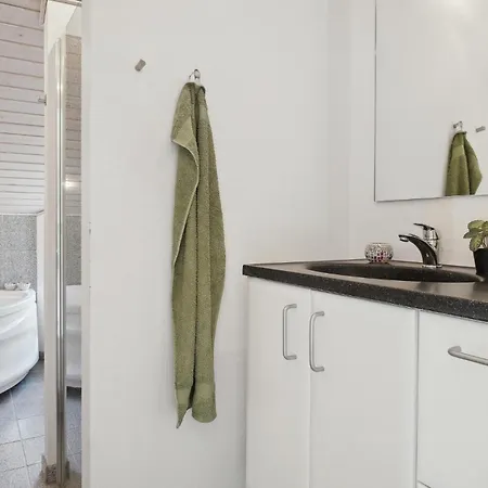 Amazing In With Kitchen بيت للعطل Vestervig